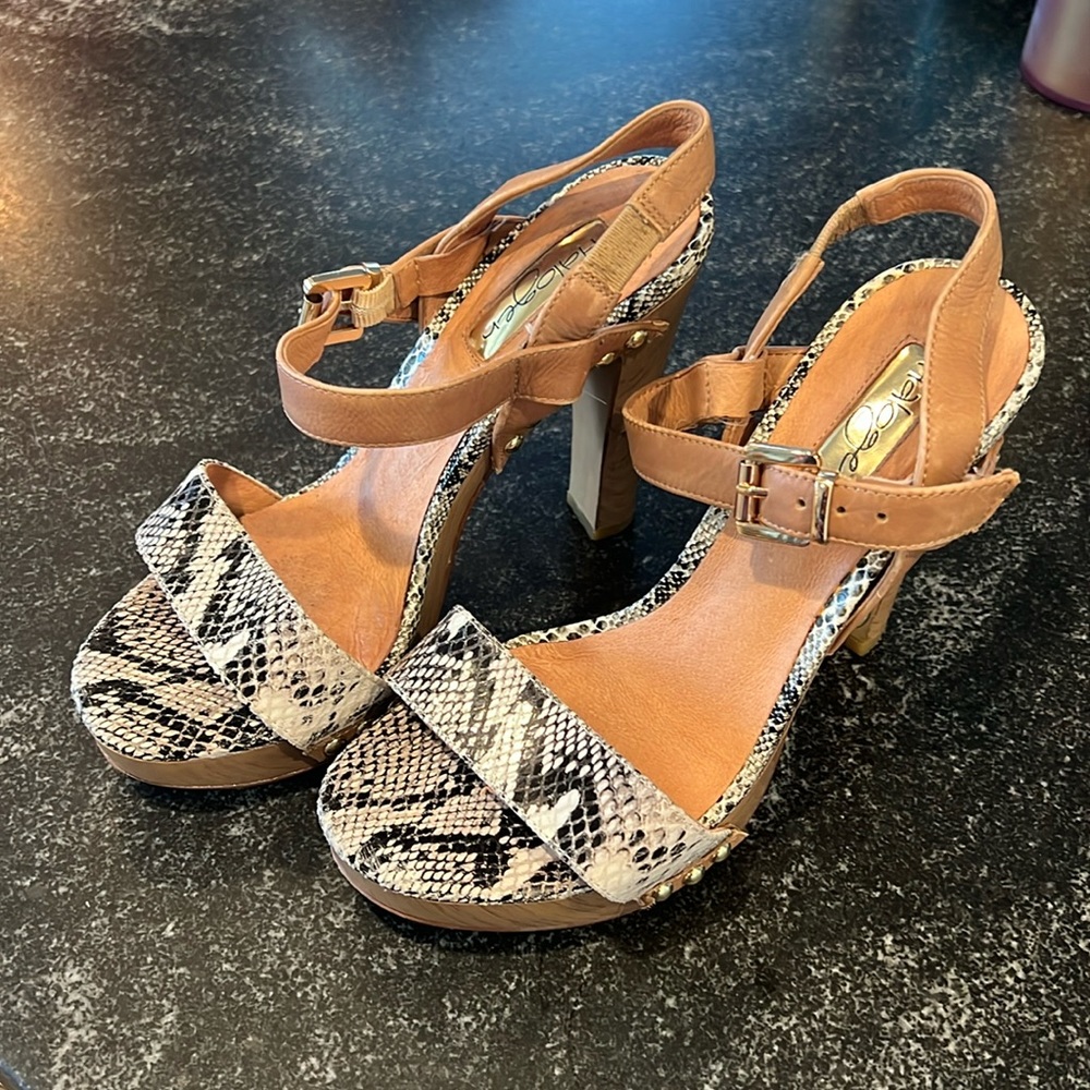 Halogen size 6 platform heels- the cutest everrrrr!